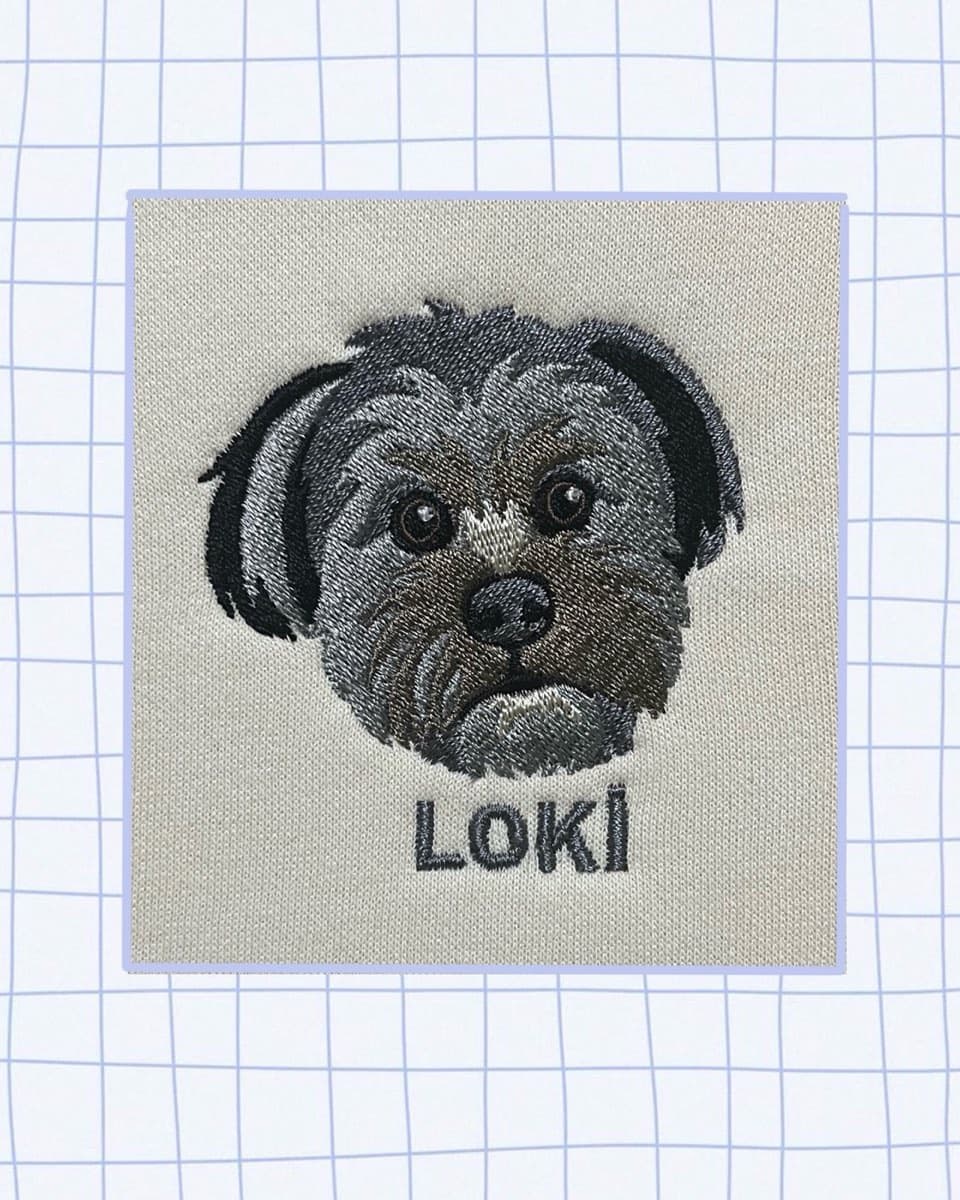 Loki adlı shih tzu köpeğin isim yazılı nakış portresi