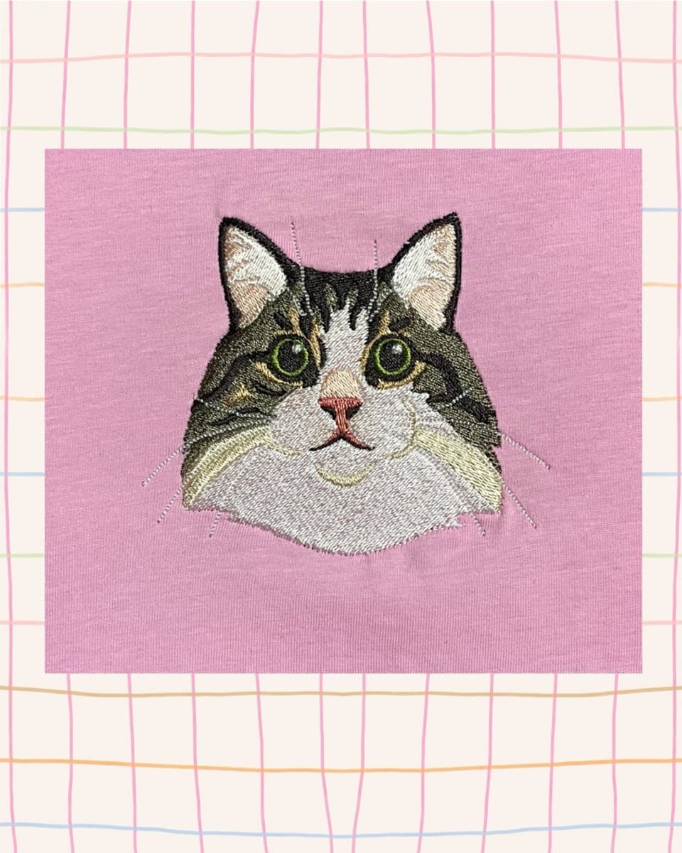 Kedi nakışının iplik dokusunu gösteren yakın plan makro fotoğraf